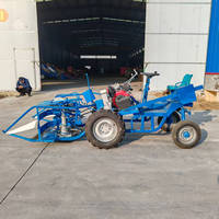 Moissonneuse-batteuse automotrice pour ensilage de maïs avec système de broyage de grains de type rouleau