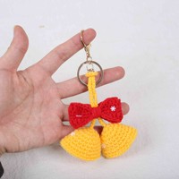 Handgefertigter Baumwoll-Häkel-Weihnachtsbär Schlüsselanhänger Garn-Anhänger Niedlicher Cartoon-Taschenanhänger Feiertagsgeschenk Ornament für Kinder 5-7 Jahre