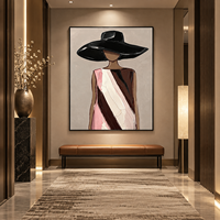 Tableau mural en toile minimaliste « Portrait de femme en chapeau noir » rose mocha pour salon, boutique, hôtel, dressing