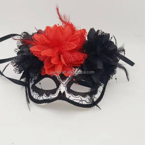Máscara Veneciana de Media Cara para Halloween con Flores Pintadas a Mano, Máscara de Calavera con Flores de Azúcar del Día de los Muertos Mexicano - Product Image 3