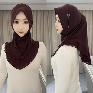 Nuovo Hijab in Tessuto RPET Riciclato con Cristalli e Volant (Sciarpa Semplice con Fiocco e Volant) Primavera 2026 per Donna - Product Image 3