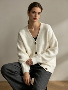 Cárdigan de punto para mujer, estilo boutique, moderno, oversize, con cuello en V, abotonado, color liso, para uso diario informal. - Product Image 3