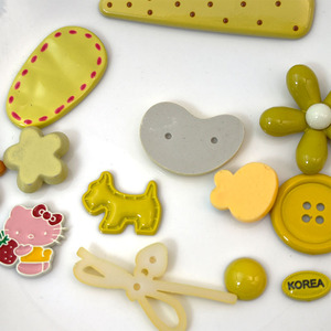 Adornos de Plástico Amarillo para Zapatos, Flores, Perros, Abejas, Accesorios de Joyería para Mujer, Pinzas para el Cabello, Decoración para Zuecos, Origen Corea - Product Image 3