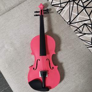Violín de la Marca Yashi en Oferta, Económico, para Estudiantes Principiantes, con Precio de Mayoreo, Tapa de Arce Flameado - Product Image 3