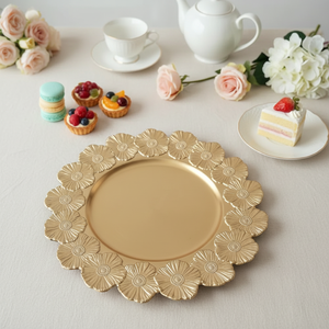 Venta al por mayor <span class=keywords><strong>de</strong></span> fábrica: <span class=keywords><strong>Platos</strong></span> <span class=keywords><strong>de</strong></span> plástico dorados <span class=keywords><strong>de</strong></span> 13 pulgadas con diseño <span class=keywords><strong>de</strong></span> flor <span class=keywords><strong>de</strong></span> coral para bodas y banquetes (para colocar debajo del plato) - Product Image 1