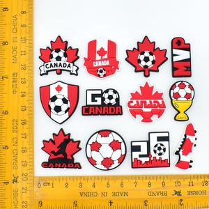 Breloques de chaussures de football en PVC personnalisées avec logo feuille d'érable, épinglettes à motif de football personnalisées pour les fans de sport canadiens, souvenirs - Product Image 3
