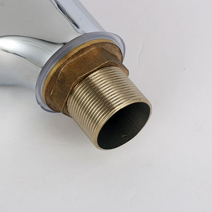 Grifo de lavabo monomando cromado con válvula cerámica, montaje en cubierta, caudal de 2 GPM - Product Image 4