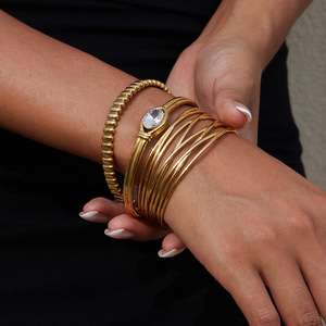 Brazalete Abierto Geométrico de Acero Inoxidable, Chapado en Oro de 18K, Joyería Unisex, Accesorio de Moda - Product Image 2