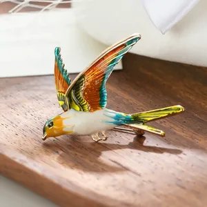 เข็มกลัดรูปดอกไม้ประดับมุกชุบทองบนโลหะผสมสังกะสีรูปนกสัตว์น่ารัก ของขวัญงานแต่งงานระดับไฮเอนด์ เครื่องประดับเสื้อสำหรับงานปาร์ตี้ - Product Image 2