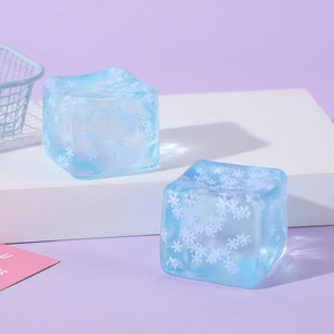 Pelota Deportiva TPR Cuadrada con Purpurina de Maltosa, Juguete Blandito Antiestrés Perfecto para Todas las Edades, Momentos Relajantes en Casa u Oficina - Product Image 3