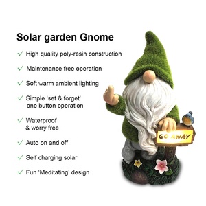 Estatua de Gnomo de Jardín de Resina con Musgo Artificial Flocado, Hecha a Medida, con Luz Solar y Diseño de Pájaro Haciendo la Ola - Product Image 5