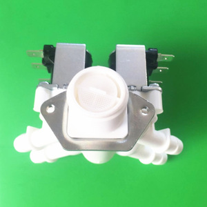 Vanne solénoïde d'eau pressurisée à quatre voies, à une entrée et quatre sorties, fournie directement par l'usine - Product Image 1