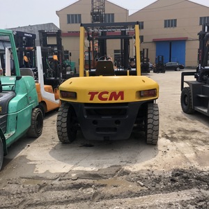 Montacargas Diésel TCM Usado de 7 Toneladas, 4x4, para Terreno Accidentado, con Mástil de Dos/Tres Etapas, Velocidad de 14.5 km/h, para Uso en Restaurantes y con Neumáticos Sólidos - Product Image 5