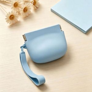 Monedero de Silicona Impermeable de Grado Alimenticio con Cierre de Cremallera - Monedero Portátil con Broche para Llaves para Uso en Exteriores, Diseño con Estampado de Dulces - Product Image 1