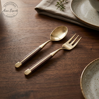 Ensemble de cuillères à salade en laiton de luxe avec manche en bois Finition élégante durable Idéal pour offrir un buffet d'hôtel et une utilisation à manger