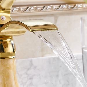 Robinet <span class=keywords><strong>de</strong></span> lavabo <span class=keywords><strong>de</strong></span> <span class=keywords><strong>salle</strong></span> <span class=keywords><strong>de</strong></span> <span class=keywords><strong>bain</strong></span> en cascade en laiton <span class=keywords><strong>doré</strong></span> <span class=keywords><strong>de</strong></span> luxe fantaisie, robinet <span class=keywords><strong>de</strong></span> lavabo en marbre monté sur le pont MF1133 - Product Image 3