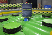 Parcours d'obstacles gonflable extérieur pour adultes, type Wipeout Carnival Sport, avec machine rotative Toxic Meltdown Sweeper
