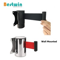 Barrière de file d'attente Bestwin en acier inoxydable noir, poteaux rétractables de 1,8 m avec ceinture pour le contrôle des foules