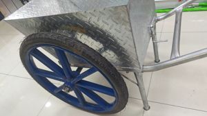 Zware verzinkte geëmbosseerde ijzeren plaat transportkar met twee wielen voor bouw, magazijn & landbouw materiaaltransport - Product Image 6