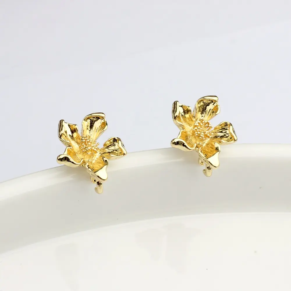 Top Qualität Schöne Blume Form Zinklegierung Stecker-Ohrringe vergoldet Mode Schmuck Ohrringe Herstellung für Damen