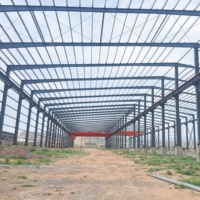 Atelier industriel en structure métallique, entrepôt, bâtiment préfabriqué en acier, usine de structures métalliques préfabriquées