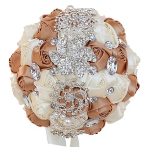 Bouquets <span class=keywords><strong>de</strong></span> fleurs artificielles en soie bleu marine et <span class=keywords><strong>ivoire</strong></span> 18cm, fait à la main, soutien <span class=keywords><strong>de</strong></span> <span class=keywords><strong>mariée</strong></span> avec des strass, <span class=keywords><strong>bouquet</strong></span> <span class=keywords><strong>de</strong></span> mariage rond, <span class=keywords><strong>de</strong></span> luxe - Product Image 3
