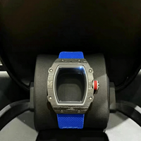 La dernière montre mécanique entièrement automatique 6702 avec un design ultra-fin de 7,8 mm est une élégante montre-bracelet pour homme en fibre de carbone
