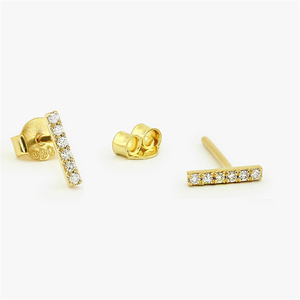 Boucles d'oreilles clous ROXI en argent sterling S925, rangée unique de perles et micro-diamants - Product Image 1