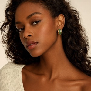 Boucles d'oreilles coeur en acier inoxydable 316L plaqué or 18k Boucles d'oreilles mode pour femmes sans ternissement - Product Image 2