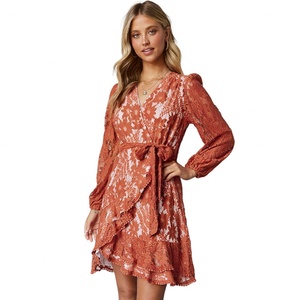 ชุดเดรสสั้นสำหรับผู้หญิงแบบลำลองสำหรับงานปาร์ตี้  คอวี  ปรับเอวได้  แต่งระบาย  ผ้าลูกไม้บางเบา  ขายส่งตามสั่งสำหรับฤดูใบไม้ร่วง - Product Image 1
