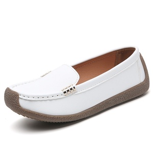 Mocassins Simples <span class=keywords><strong>Femme</strong></span> Automne Hiver Nouvelle Mode Polyvalente Chaussures Montantes Maman Grandes Tailles Chaussures Plates à Enfiler - Product Image 6