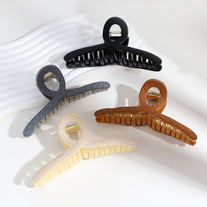 Pinza de Pelo Rectangular de 10.5 cm con Diseño a Cuadros, Envuelta en Cuero PU y Plástico, Accesorio de Moda para Mujeres y Niñas, Otoño-Invierno Europeo - Product Image 3