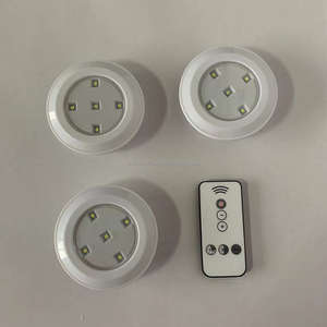 3er-Pack Kabellose Aufkleb-LED-Nachtlichter Helle Fernbedienungsbetriebene Batteriebetriebene Unterbauleuchten für Schränke - Product Image 3