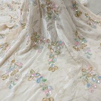 Tissu en velours de rayonne de luxe avec motif floral 3D perlé et broderie fil doré, artisanat lourd pour abayas et robes de soirée haut de gamme