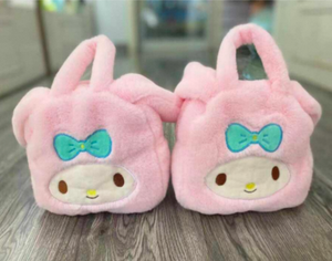 Pantofole in peluche My Melody per bambini e adulti, tutte le stagioni, punta chiusa, morbida fodera in pile, logo ricamato. - Product Image 3