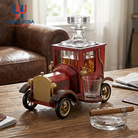 Exclusivo Decantador de Licor y Whisky en Forma de Coche Antiguo con Base de Madera y 2 Vasos, Regalo para Cumpleaños o Jubilación de Hombres