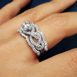Set di Tre Anelli Geometrici con Zirconi per Donne, Gioielli di Lusso con Micro Pavé alla Moda - Product Image 4