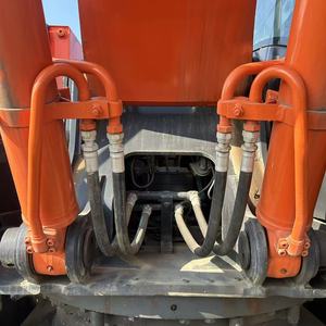 Excavatrice sur chenilles Hitachi ZX240K, moteur Isuzu, poids en ordre de marche de 24 tonnes, capacité de la benne de 1,4 m³, puissance du moteur de 184 kW, boîte de vitesses. - Product Image 4