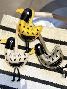 Su <span class=keywords><strong>Yinyin</strong></span> pato hecho a mano PU bolsa colgante especial espejo retrovisor adorno colgante para Richer Together nicho accesorio - Product Image 2