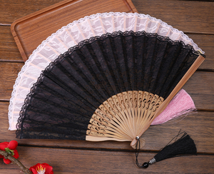 Éventail pliant en bambou écologique avec motif sculpté et pompon - Idéal pour les cadeaux d'affaires et la décoration intérieure - Product Image 5