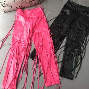 Leggings <span class=keywords><strong>in</strong></span> <span class=keywords><strong>Pelle</strong></span> alla Moda per Donna, <span class=keywords><strong>Pantaloni</strong></span> <span class=keywords><strong>con</strong></span> Frange, <span class=keywords><strong>Pantaloni</strong></span> <span class=keywords><strong>in</strong></span> Ecopelle Rosa Autunnale, Eleganti <span class=keywords><strong>Pantaloni</strong></span> da Donna <span class=keywords><strong>con</strong></span> Cinturini - Product Image 1