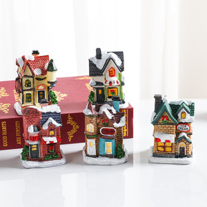 Nouvelle décoration de fenêtre de maison miniature lumineuse de Noël transfrontalière, petite maison en résine pour décoration de Noël, petit cadeau - Product Image 2