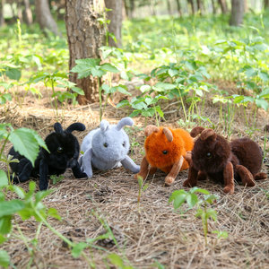 Peluche a forma di formica, cuscino confortante per bambini, in peluche corto con imbottitura in cotone PP, dai 14 anni in su. - Product Image 3
