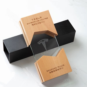 جوائز من خشب صلب زجاجي رخيص بالجملة محفور عليها كريستال مُعتمد جوائز تذكارية للشركة في الاجتماع السنوي - Product Image 4