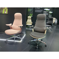 Chaise de direction Modern Boss Modèle populaire de chaise de bureau en cuir PU avec appui-tête réglable Chaise rotative en mousse de tissu en aluminium et fer à repasser