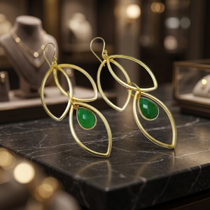 Boucles d'oreilles pendantes ovales géométriques tendance en laiton plaqué or 18 carats avec pierre verte enroulée de fil, bijoux de fête pour femmes - Product Image 1