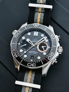 Reloj Omega con Movimiento de Titanio, Maestria Artesanal, Reloj de Buceo para <span class=keywords><strong>James</strong></span> Bond <span class=keywords><strong>007</strong></span>, Versión con Cristal de Zafiro en la Correa - Product Image 1