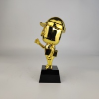 Usine personnalisée métal résine artisanat dessin animé homme Statue Sculpture trophée événements d'affaires cérémonie trophée pour gagnant