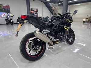 Le moteur Little Ninja 400cc présente un design classique et des performances puissantes, il convient au trajet quotidien et aux courses sur circuit. - Product Image 4