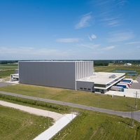 Bâtiment à structure en acier, entrepôt, atelier, hangar avec design personnalisé